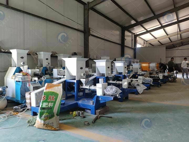 Factory of the fish feed extruder
